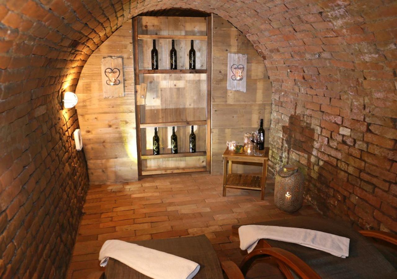 Winzerhof Kuessler - Weinviertel Hotel Stillfried Екстериор снимка