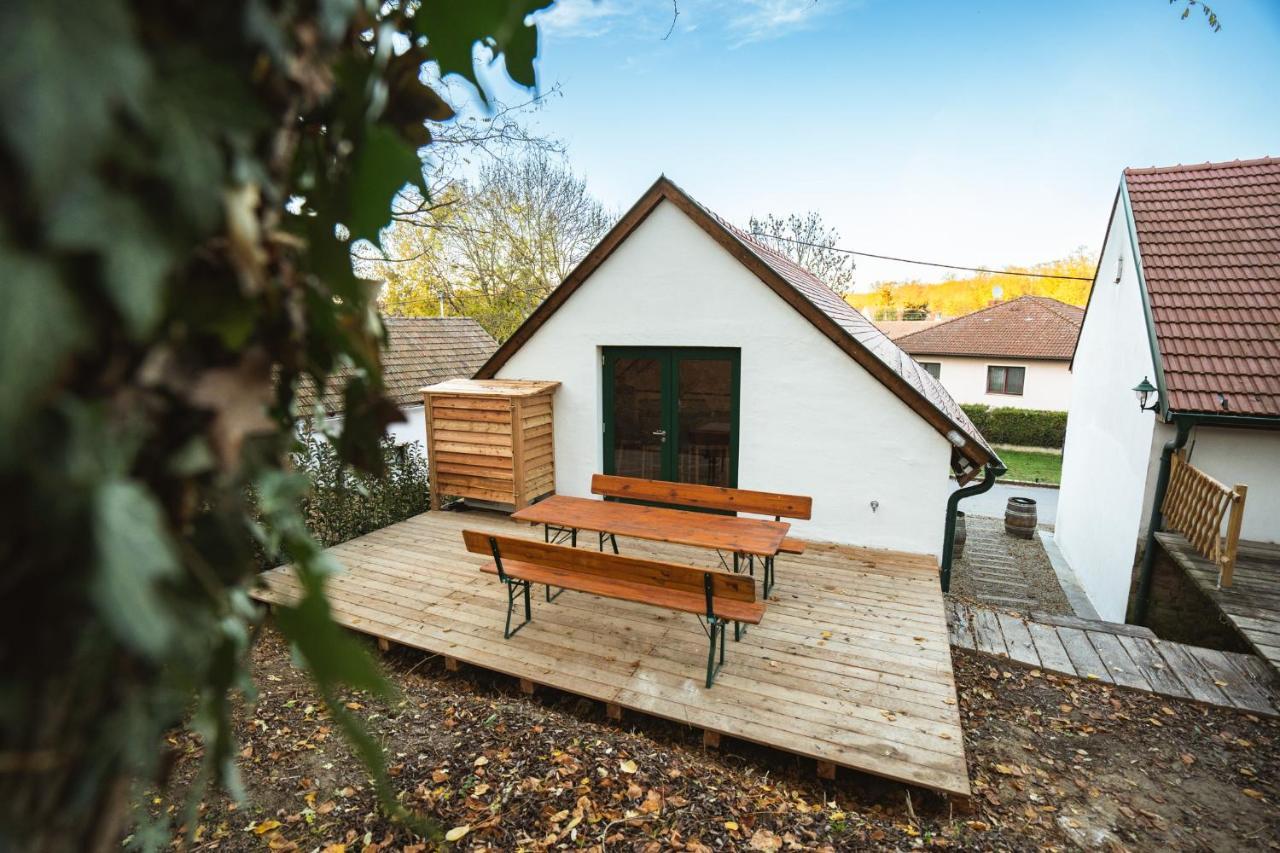 Winzerhof Kuessler - Weinviertel Hotel Stillfried Екстериор снимка