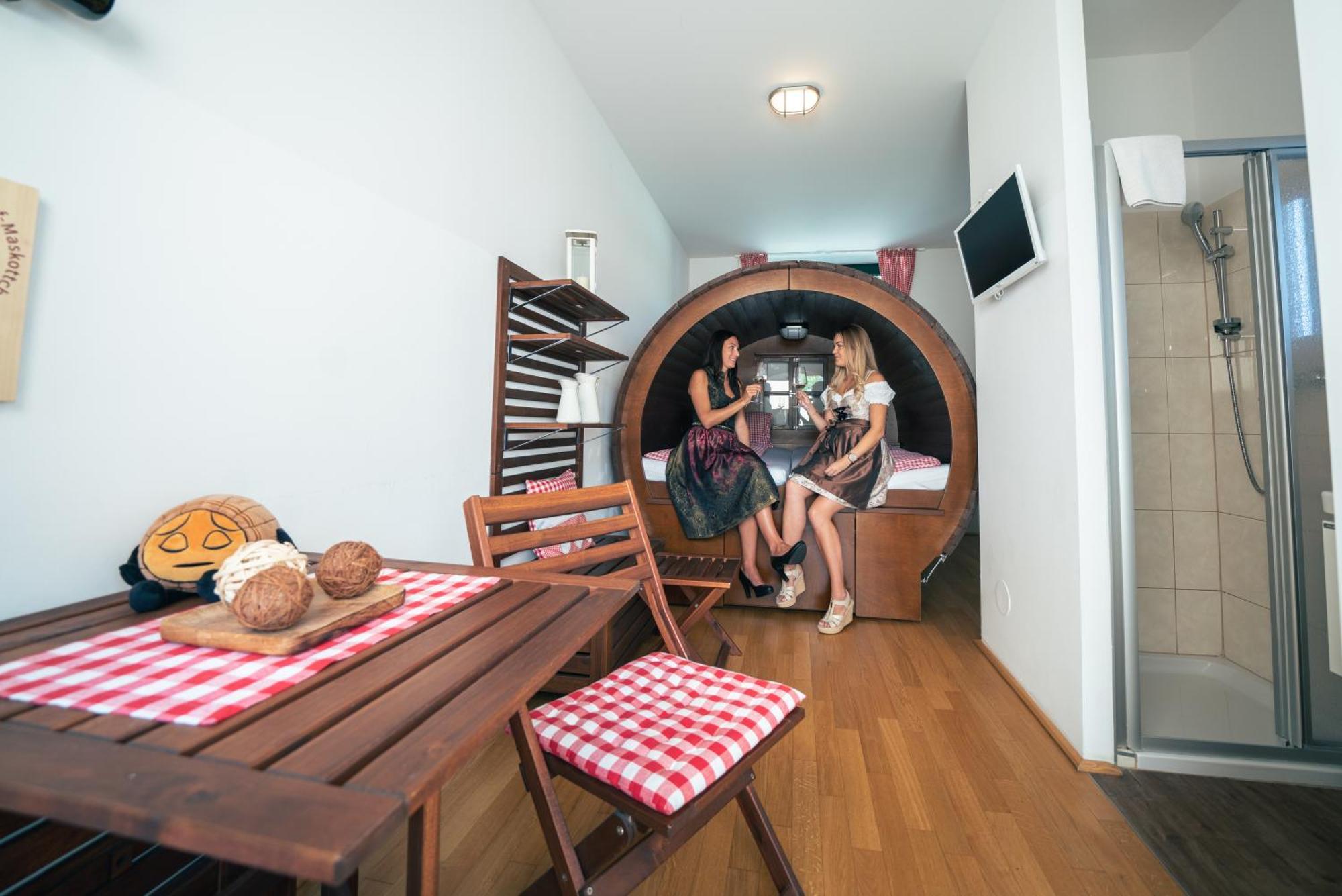 Winzerhof Kuessler - Weinviertel Hotel Stillfried Екстериор снимка