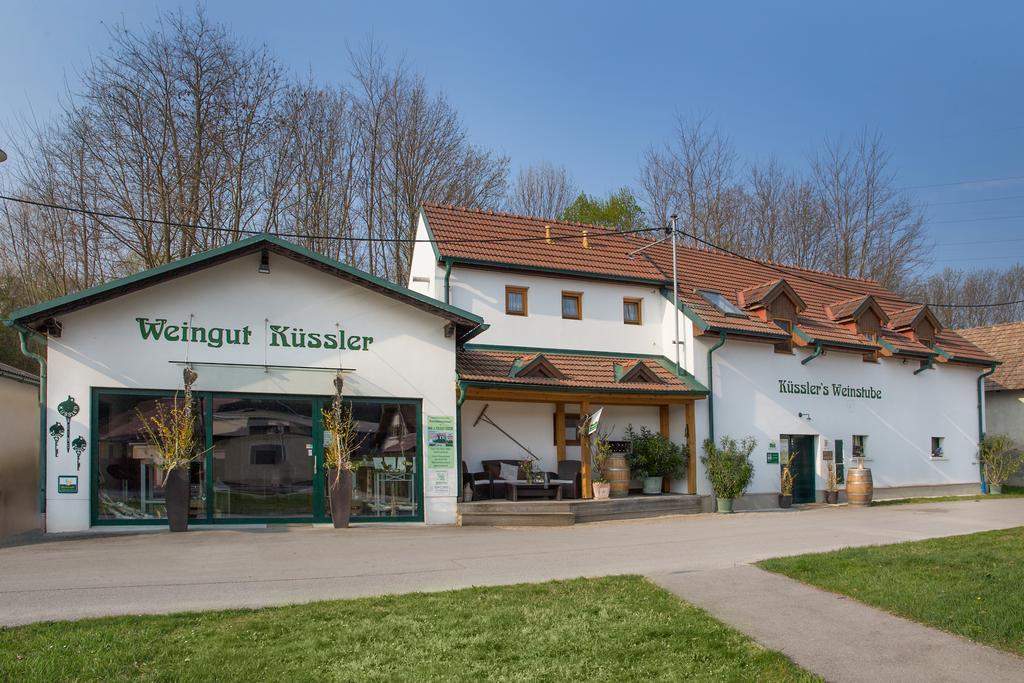 Winzerhof Kuessler - Weinviertel Hotel Stillfried Екстериор снимка