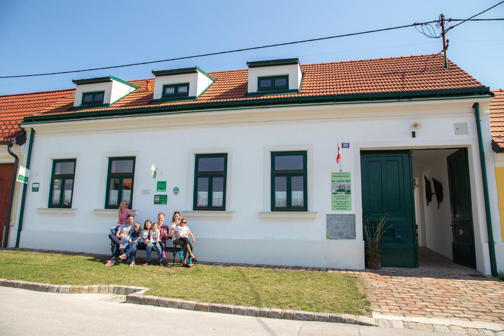 Winzerhof Kuessler - Weinviertel Hotel Stillfried Екстериор снимка