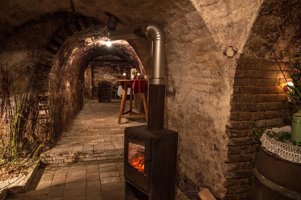 Winzerhof Kuessler - Weinviertel Hotel Stillfried Екстериор снимка