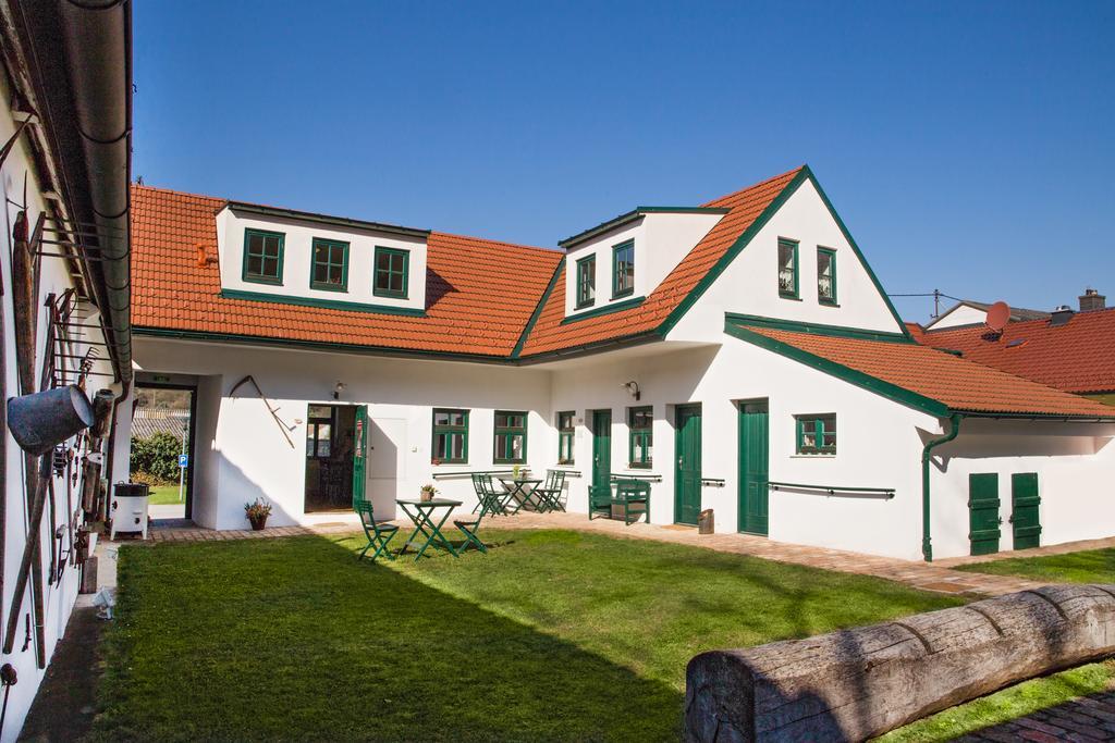 Winzerhof Kuessler - Weinviertel Hotel Stillfried Екстериор снимка